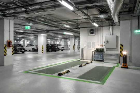 Schrony w nowych blokach: od 2026 garaż podziemny to już nie tylko parking